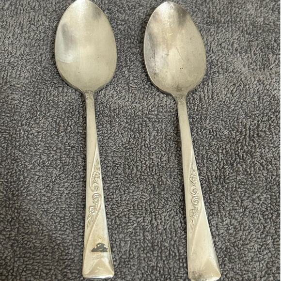 Vintage 1953 Revelation II Silverplate 2 Spoons by International Silver Bridal - Picture 1 of 10